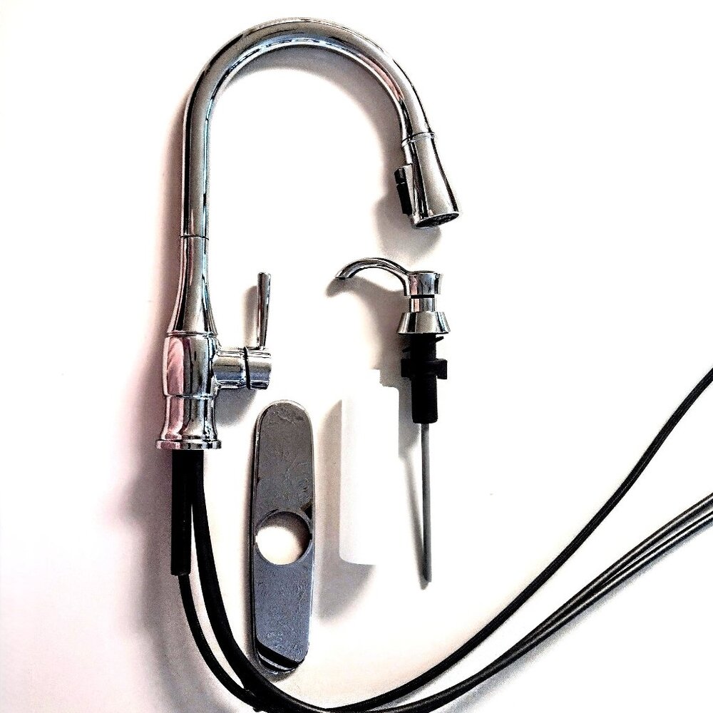 Delta Hazelwood Pull-Down Chrome Kitchen Faucet w/Soap Dispenser ~ NEW! O.B.